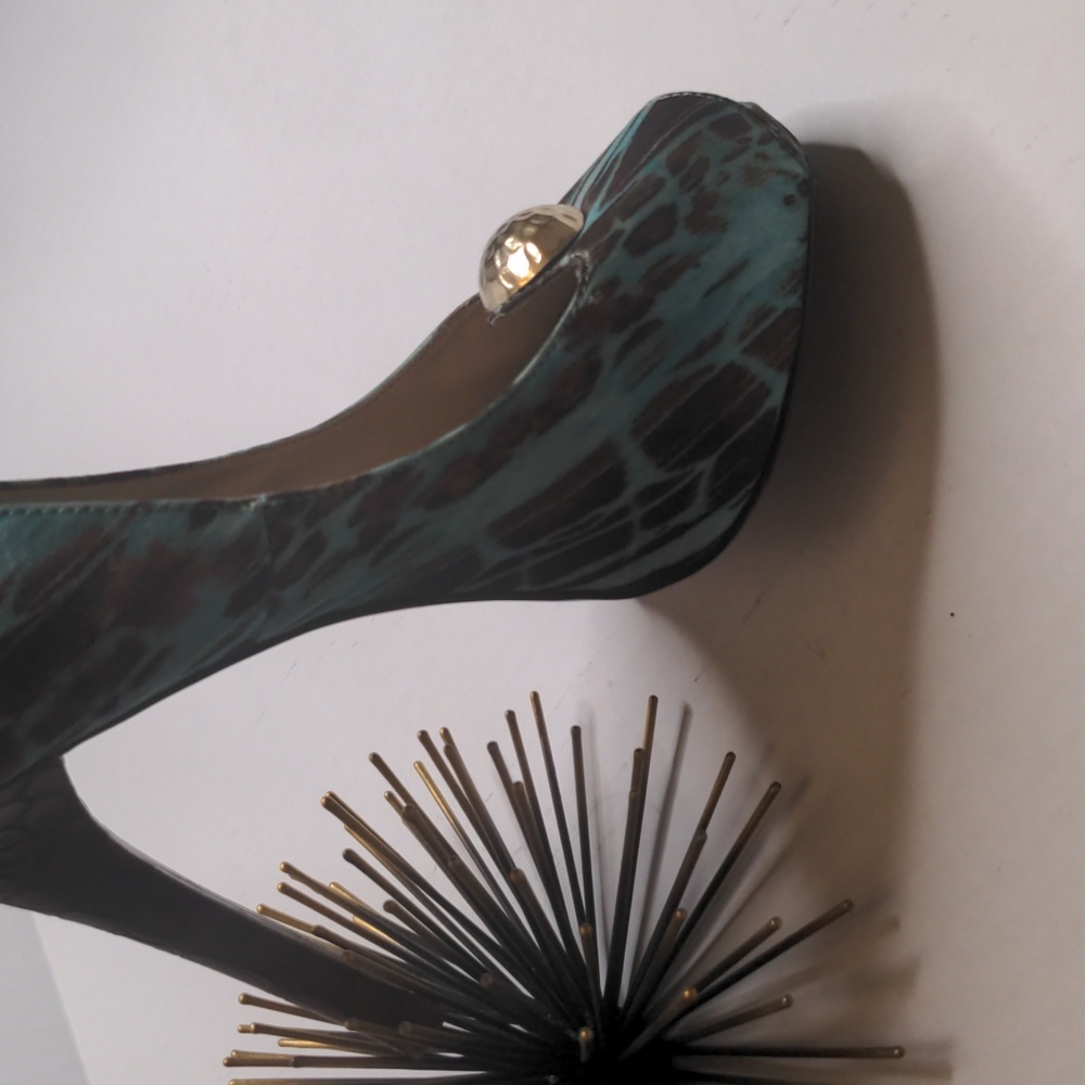 Heels - Picture 3 of 4